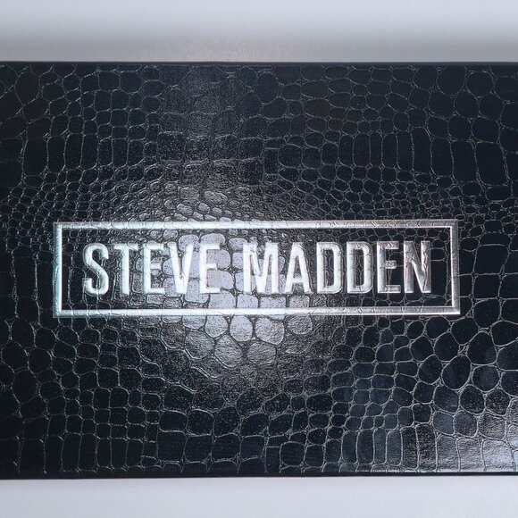 Steve Madden Bzippy Women's Wristlet Wallet And Keychain Gift Set - Picture 3 of 8